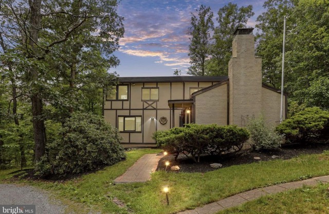Relaxing & Rejuvenating Retreat w/Hot tub, Pool, Sauna, & Games for family+pets