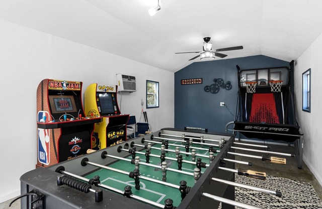 Large Relaxing Home | Heated Pool+Ping Pong+Games!
