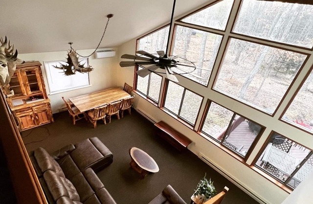 Relaxing Rustic ranch at Locust Lake! with beautiful views! Close to the Lake!