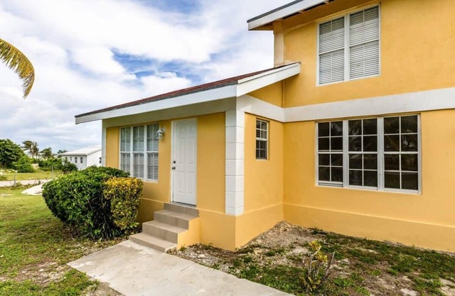 Walk to Beach & Shops - High Rock House w/ Kitchen