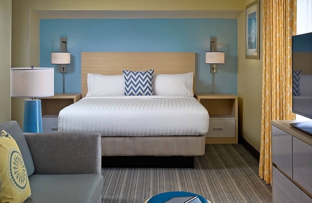Relaxing Suite nr Missouri Bluffs Golf Club & Monarch Levee Trail! Free Parking!