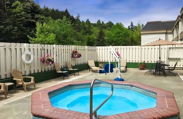 Relaxing Trip! Stay at GuestHouse Poulsbo! Free Breakfast, Free Parking!