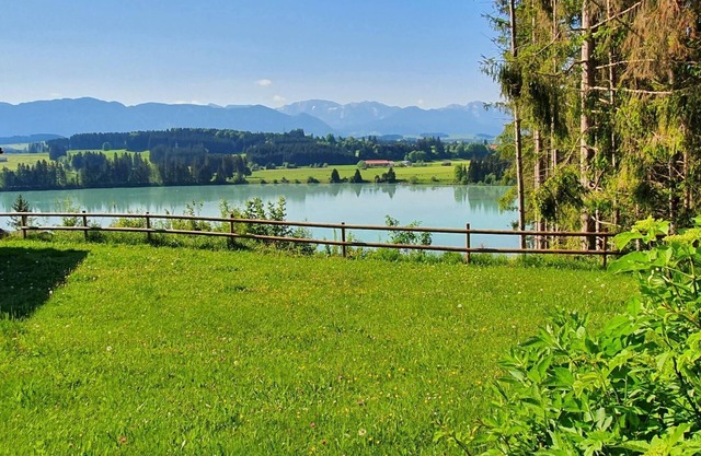 "Erholsamer Urlaub im Feriendorf Hochbergle am malerischen Lechsee!"