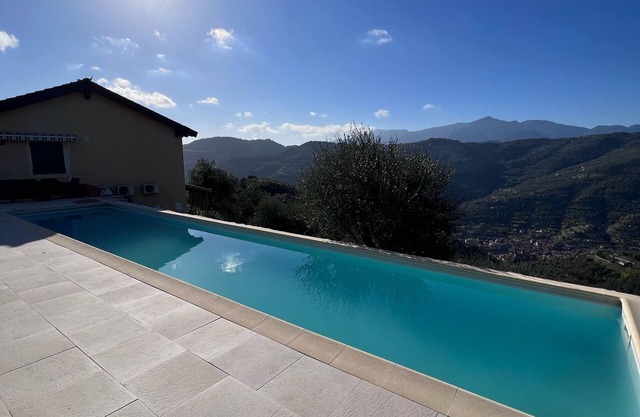 Relaxing Villa w/Pool