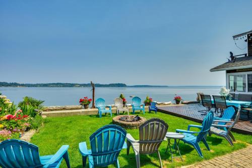Relaxing Waterfront Escape about 11 Mi to Olympia