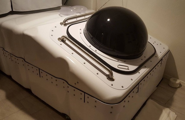 Das entspannende Wochenende umfasst den Float Tank und die IR-Sauna inmitten einer Naturkulisse