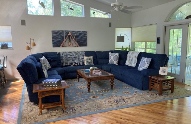 Luxuriöses Haus am Fluss, ruhige Umgebung mit allen Annehmlichkeiten.