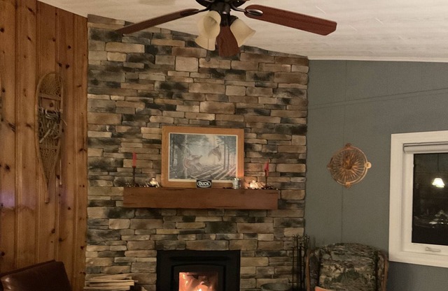 REllaxInn: A Quiet 3BR/2.5BA Lakeside Cottage with Dock in Findley Lake