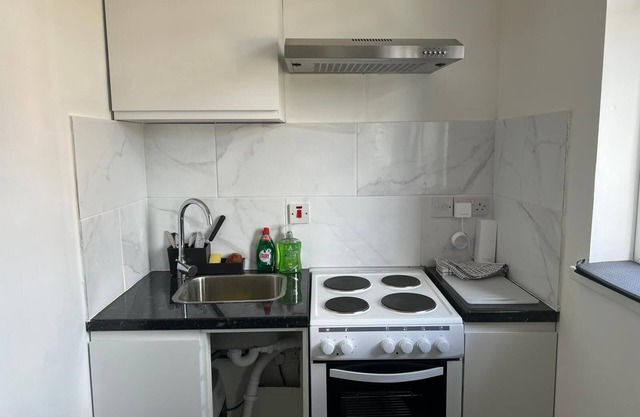 Remarkable 1-bed Studio Apartment in Redbridge