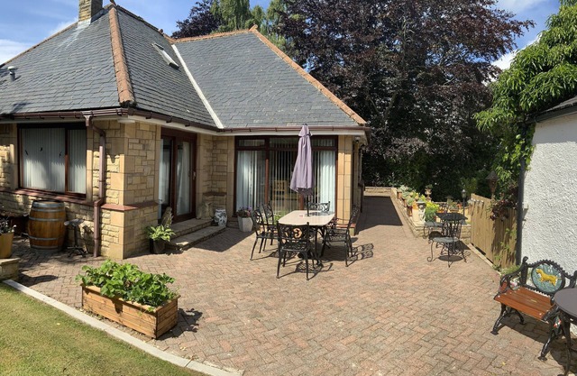 Remarkable 2-Bed Cottage in tranquil setting