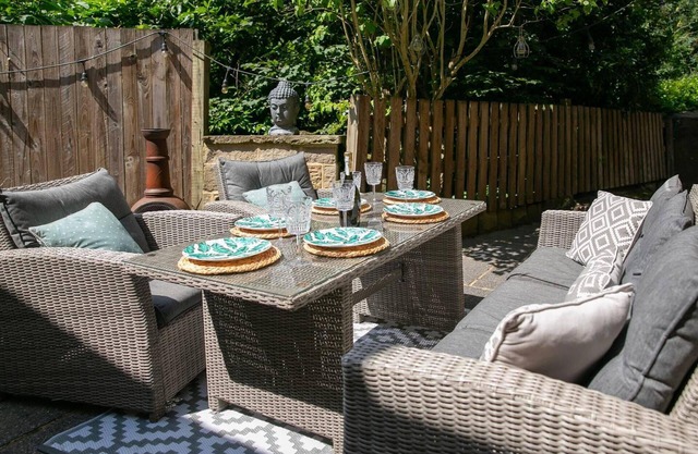 Remarkable 4-bed House Near Leeds Airport