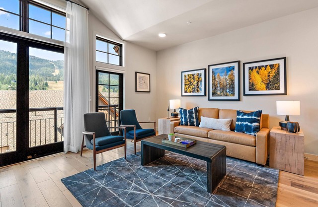 Remarkable Condo|Plaza/Mountain views PET FRIENDLY