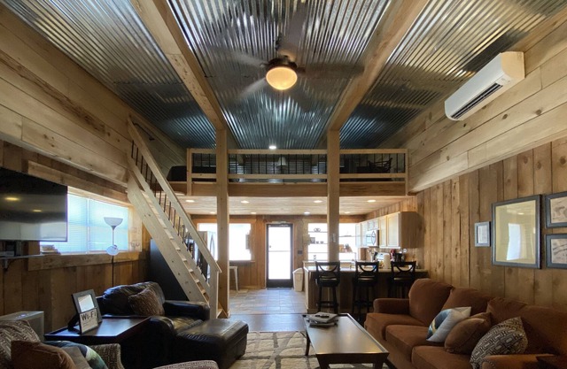 ❤️ "Remington Ranch" Walk to the local Micro-Brewery, Adventure Store, & Bakery!