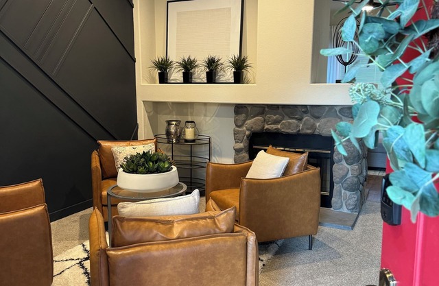 Remodeld! Private 4 beds 2 bath Spa + Fireplace!