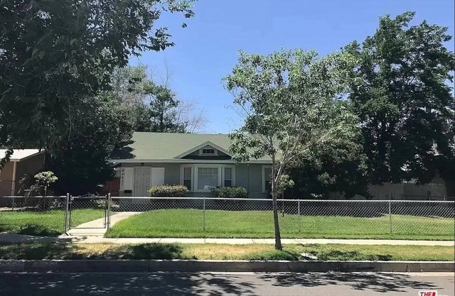 Remodeled 2 Bedroom Private Home 1 Full bath/kitchen/living room w/ BIG SMART TV