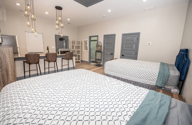 Remodeled 2 bedroom home 4 beds Dawsonville 7 miles Atlanta Motorsport