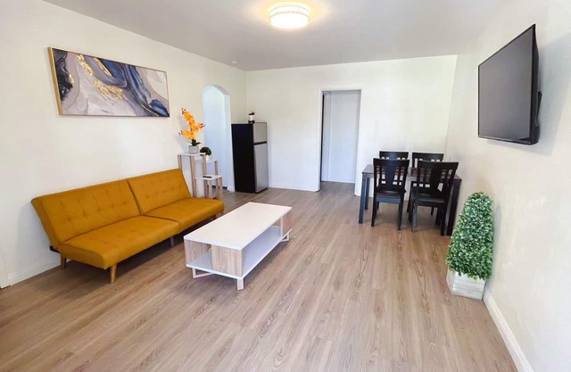 Remodeled 2B1B w/ Free Parking (Prime Location)