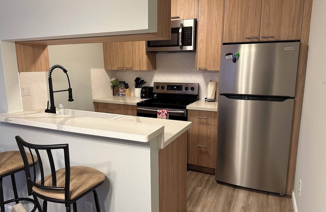 Remodeled 3-bedroom condo in Marina walking distance to beach