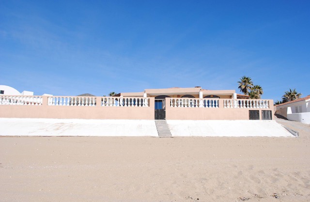 Neu umgebaute 4 Schlafzimmer Strandhaus
