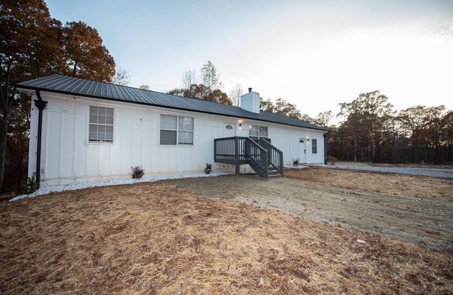 Remodeled 4 bedroom home 8 beds Dawnsonville 7 miles from ATlanta MotorSport