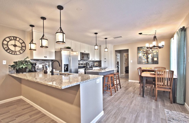 Remodeled 6 Bed, 5 bath on 15 acres!!! Owned and Operated by a Premier Host!