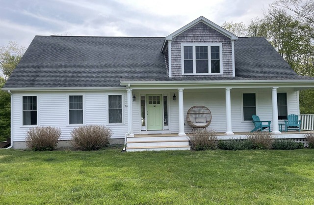 Remodeled Acoaxet home w/2 passes at Atlantic Beach Club