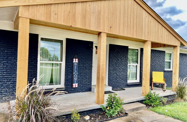 Remodeled Benton home-sleeps 7/Coffee bar/WI-FI & Netflix/easy access to freeway
