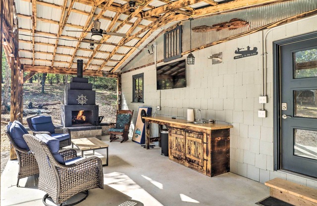 Remodeled Cabin w/ Fire Pit on Norfork Lake!