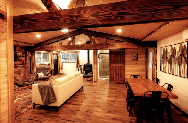 Remodeled cabin w/ Hot Tub, Bunk house on 2 acres!
