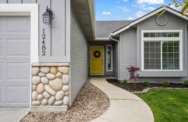 Remodeled, Charming Retreat on the City's Doorstep