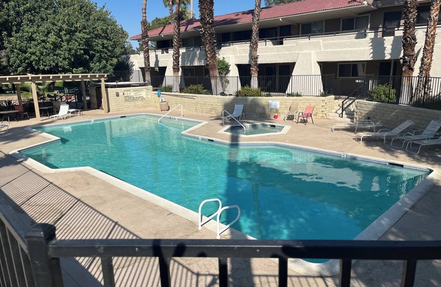 Remodeled Condo in Palm Springs, just steps from the pool!