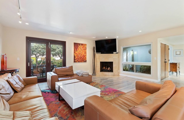 Remodeled Contemporary Home 5 Min from the Beach!