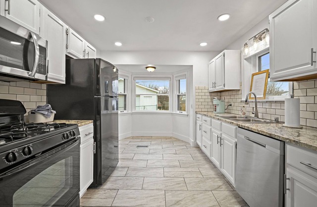 Remodeled Cottage Charmer - 10 min. to DownTown!