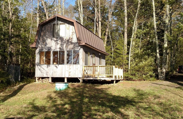 Entfliehen Sie dem Alltag in diesem Ferienhaus am Lovejoy-Teich in Albion Maine