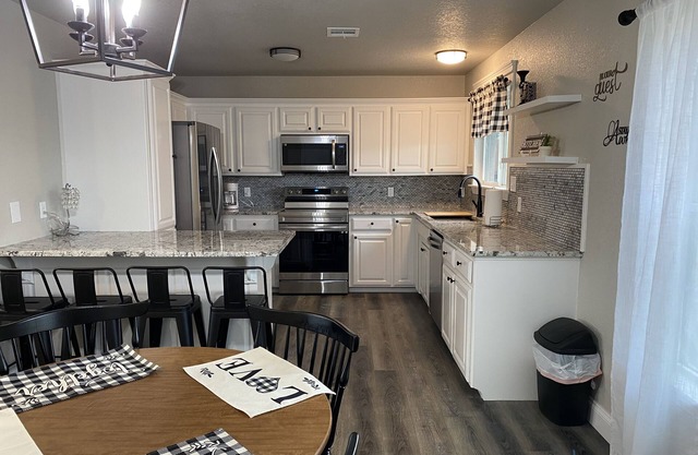 Remodeled country home w/firepit, super close to great hiking trails