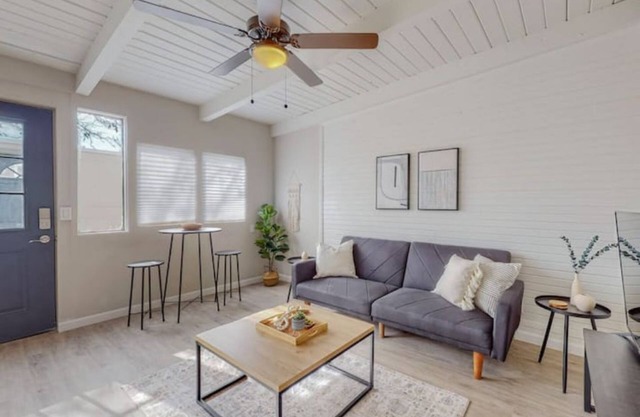 Remodeled Courtyard Apt w/King Bed, In-Unit W&D