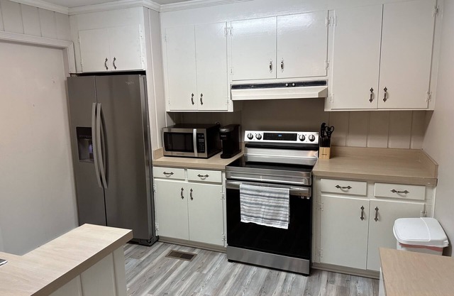 Remodeled Cozy 1Bed1Bath small town apartment.