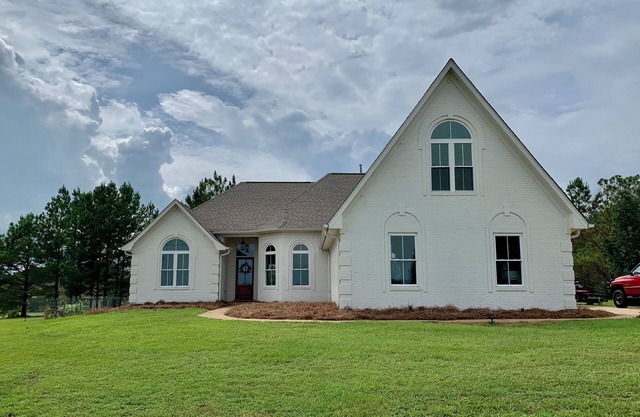 Remodeled cozy home with a beautiful view!