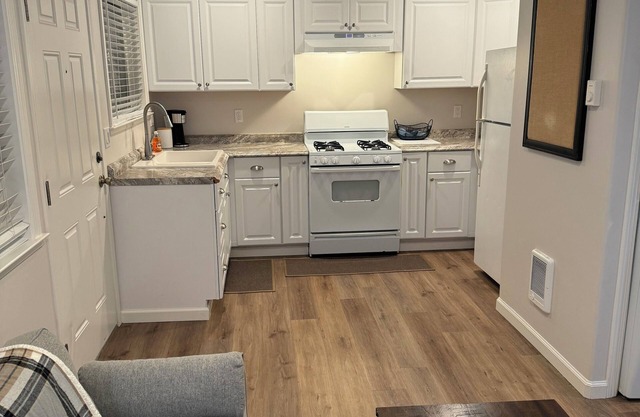 Remodeled Cozy Retreat Close to Downtown Salinas & 25 mins to Monterey