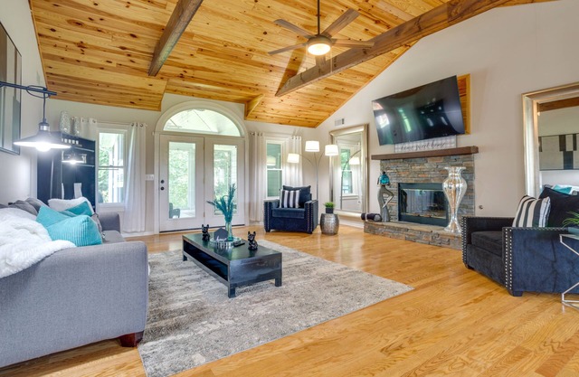 Remodeled Family Home ~ 2 Mi to Lake Lanier!