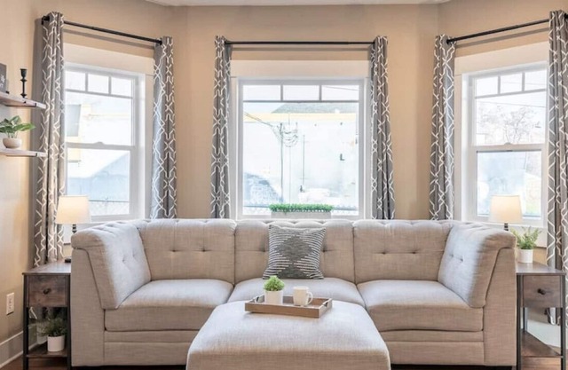 Remodeled, Fancy, Relaxing, HOTTUB, European style Fantastic Location