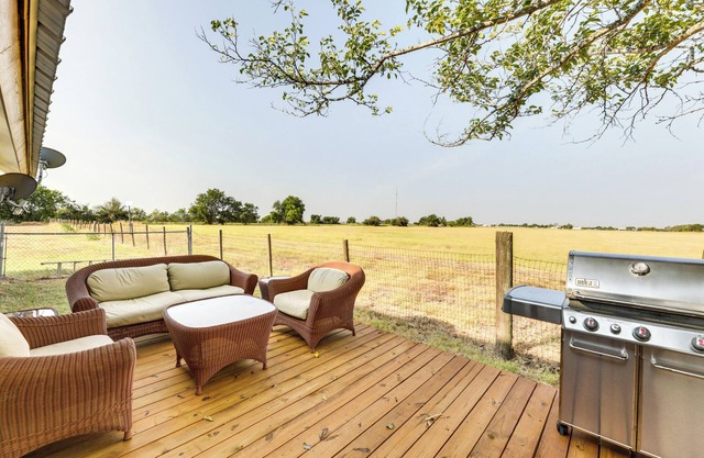 Remodeled Farmhouse on 18 Acres: 8 Mi to Elgin!
