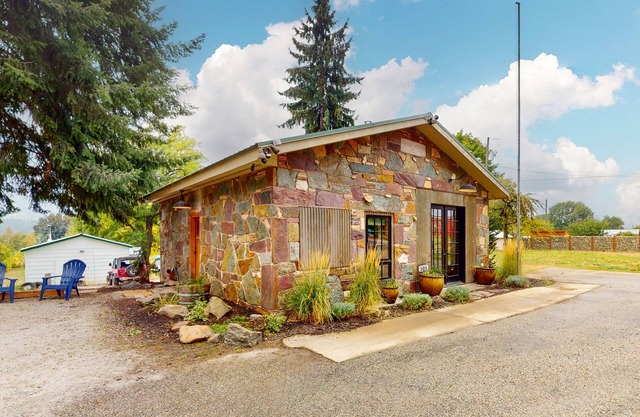 Remodeled, historic, dog-friendly home full of charm, close to lake access