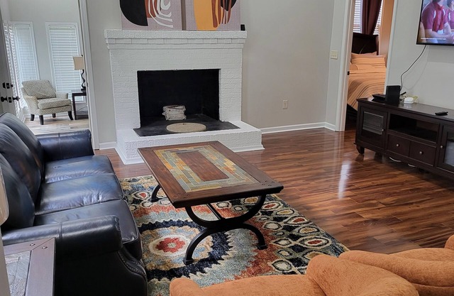 Remodeled historic home 1 min from the Governors mansion and 5 min from downtown