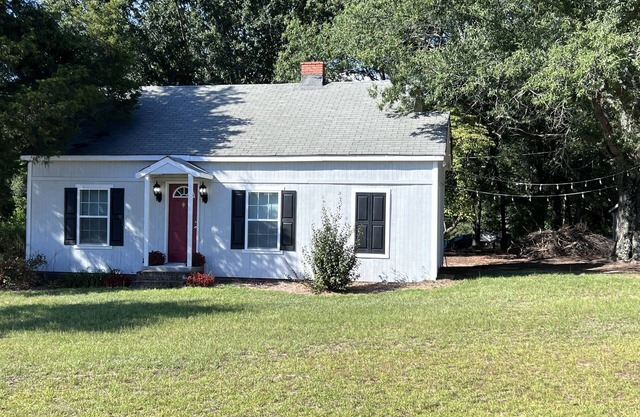 Remodeled historic house, near Pageland, with WI-FI and parking FREE