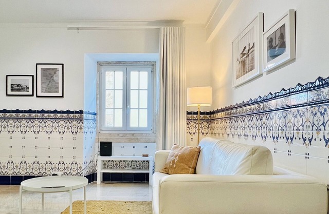 Remodeled historical house located in the center, in Tomar, close to the river.