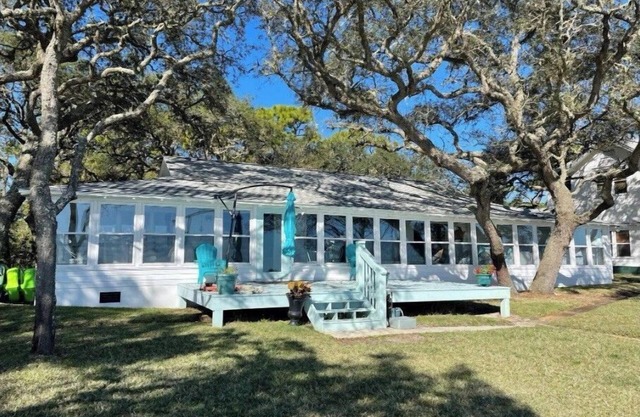 Remodeled historical spacious waterfront beach house