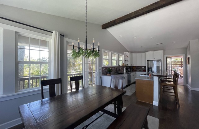 Remodeled home just steps to the beach (Pet-Friendly)