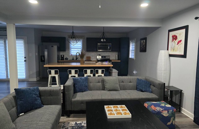 Remodeled Home King Bed Sleeps 8