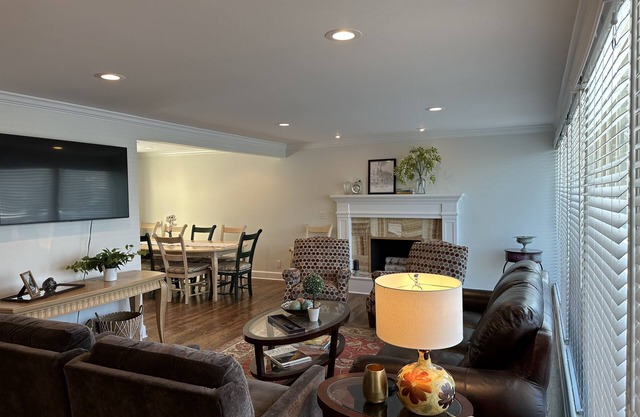 Remodeled home minutes from ski resorts